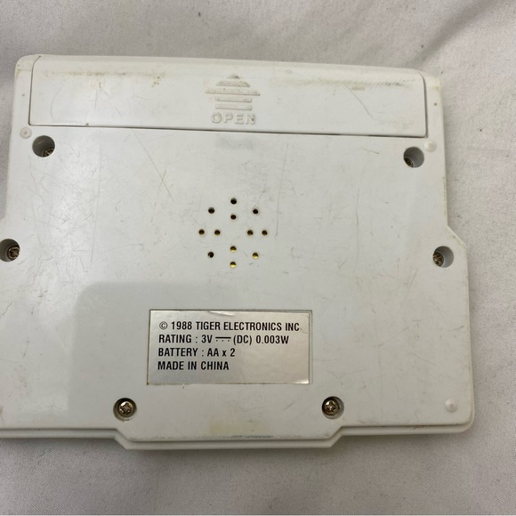 Basketball - Vintage 1988 Tiger Electronic Handheld LCD Video Game WORKS - Picture 4 of 9